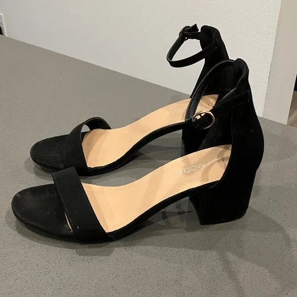 TOP Moda Black Ankle Strap Heels - Picture 2 of 4